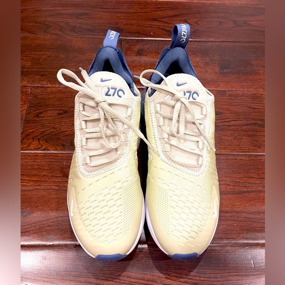 NWOT women’s Nike Air Max 270 sneaker sz 7.5 in bone and diffused blue - Picture 1 of 7